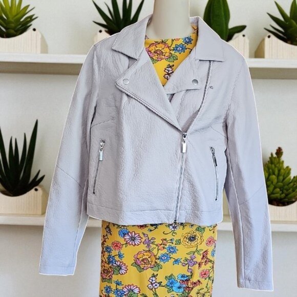 Jennifer Lopez Jackets & Blazers - NWoT Jennifer Lopez pale pink zippered cropped moto vegan leather jacket